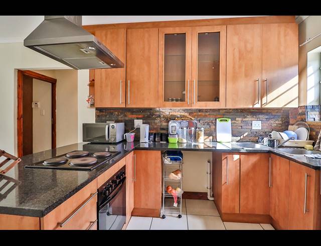 2 BEDROOM TOWNHOUSE RENTED IN WALMER HEIGHTS